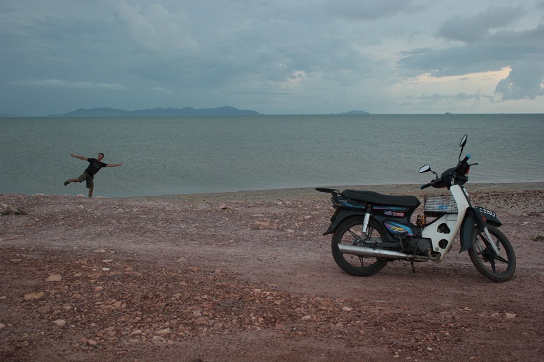 Sur le littoral au Sud, à côté de Kampot