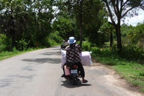 mob famille et sac de riz