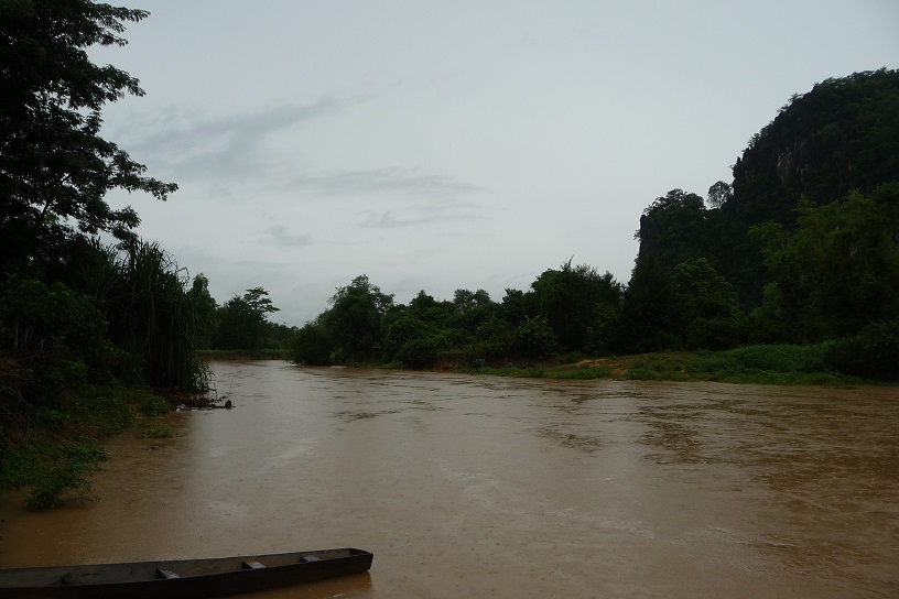 De l'autre côté... La grotte.