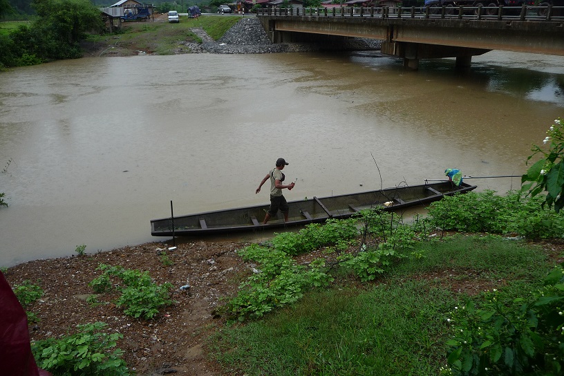Une jonque garnie d'or et de diamants