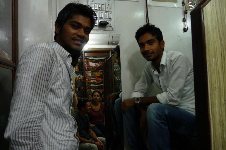 Si vous les voyez se promener dans la rue, accostez-les, ils vous mèneront au magasin.