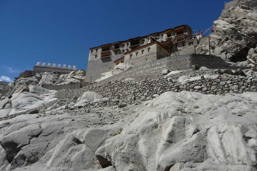 44-un-monastere-sur-la-colline