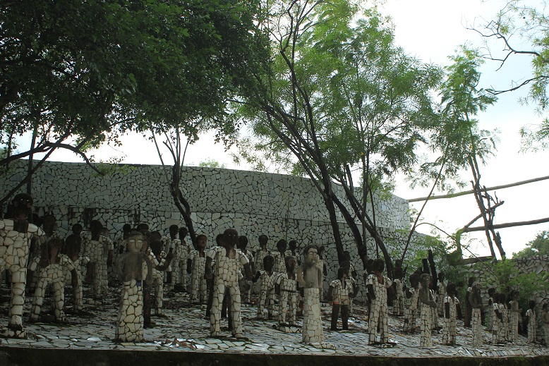 Ici on trouve des forêts de personnages en assiettes