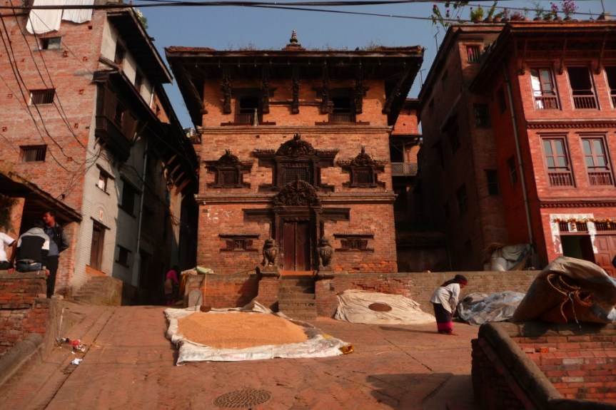 blog-vieille-qui-balaie