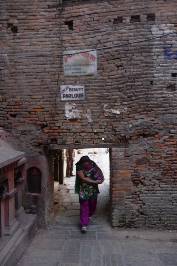 Notez : les Népalaises sont très petites